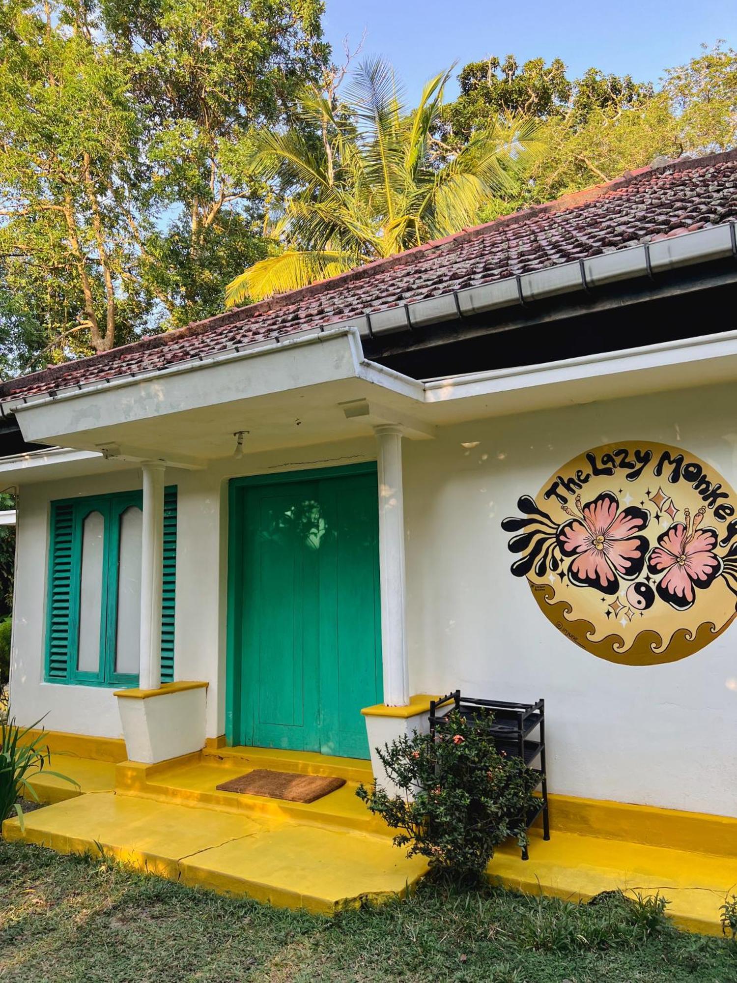 Lazy Monkey Surfhostel - Sri Lanka Dickwella Exterior photo